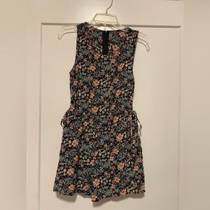 Macy’s flower romper size XS